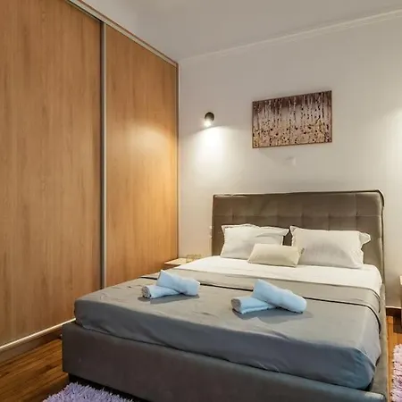 Modern And Cozy In The Heart Of Apartment