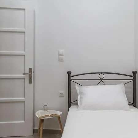 Modern And Cozy In The Heart Of Athens