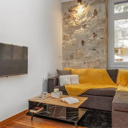 Modern And Cozy In The Heart Of Apartment Athens