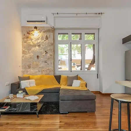 Modern And Cozy In The Heart Of Apartment *